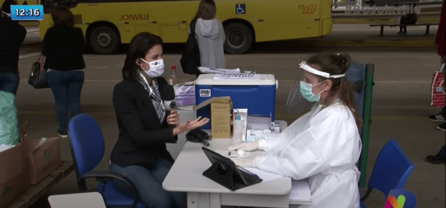 Repórter faz teste de coronavírus ao vivo e se choca com resultado positivo